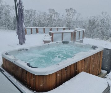 Stay warm and relaxed all winter long with these tips for using your spa pool in cold weather