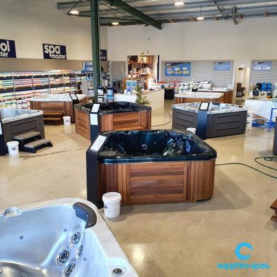 PARAMOUNT POOLS & SPAS TAURANGA : your showroom full of spa pools to try for size