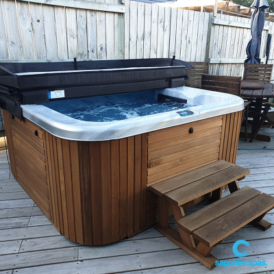 Cosy spa pool on a deck thanks to the Swimming Pool Shop in Hamilton & Cambridge NZ